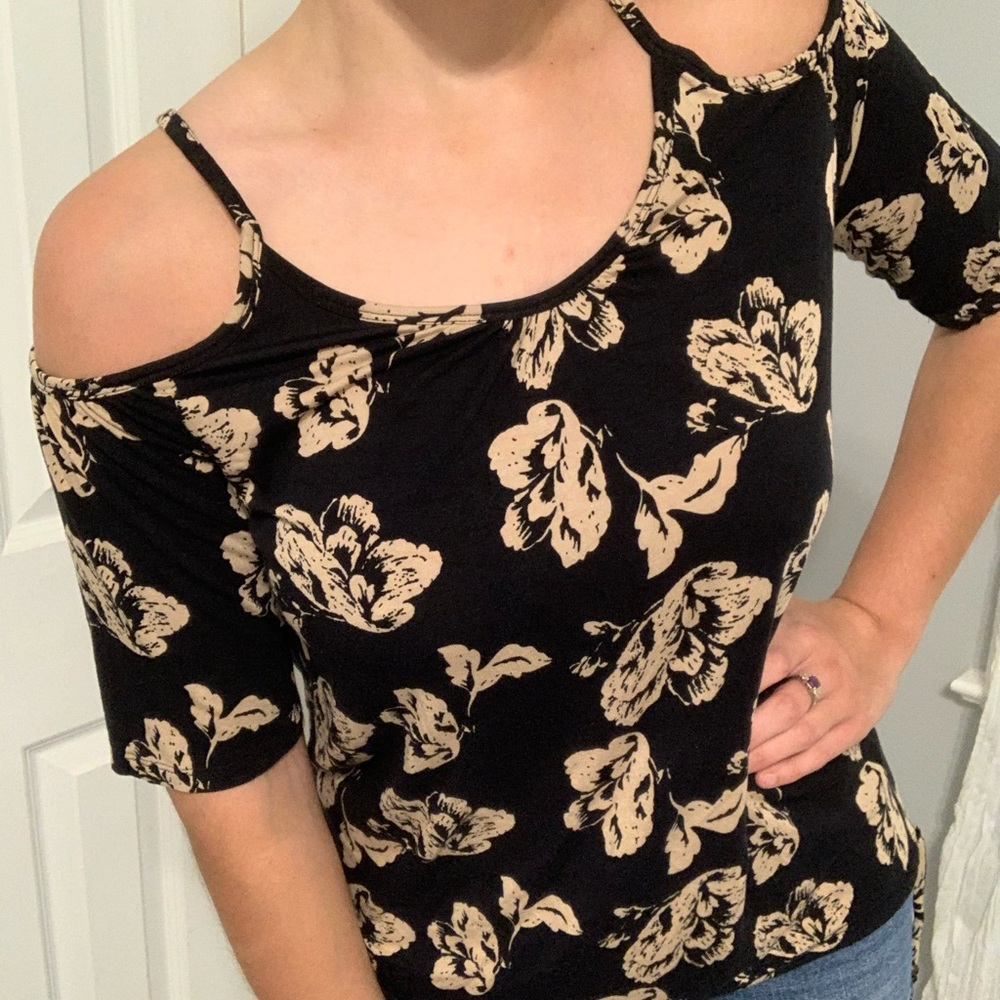 Floral Cold Shoulder Top Cato